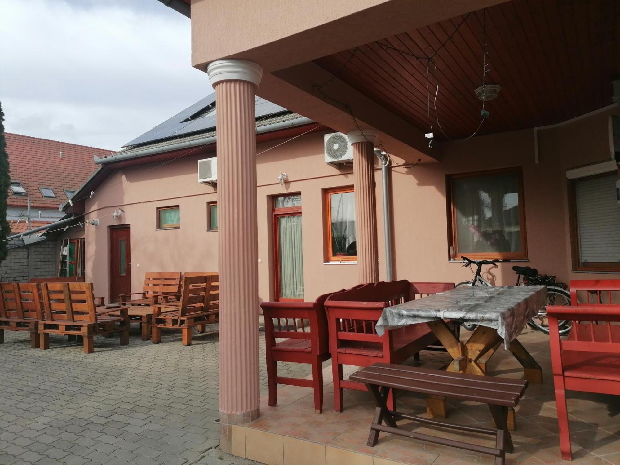 Iglodi Panzio Hotell Kunszentmárton Eksteriør bilde